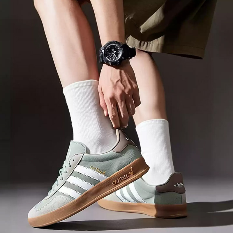 Street Fashion Adidas - アディダス JI3526 レトロ デイリー トレーナー グレー