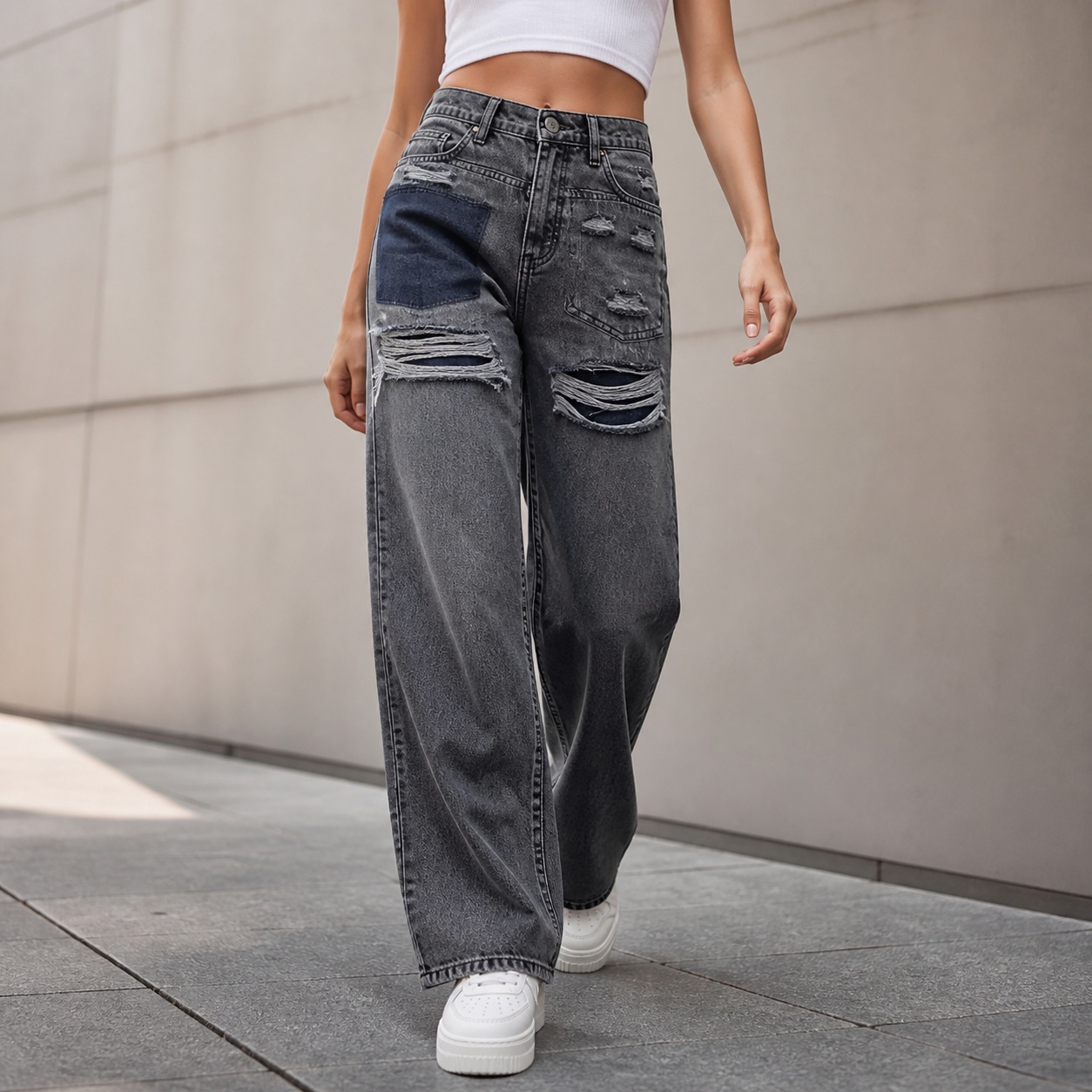 Distressed Jean Rip - レディース ミッドウエスト ルーズフィット ダメージ加工 リップド フルレングス