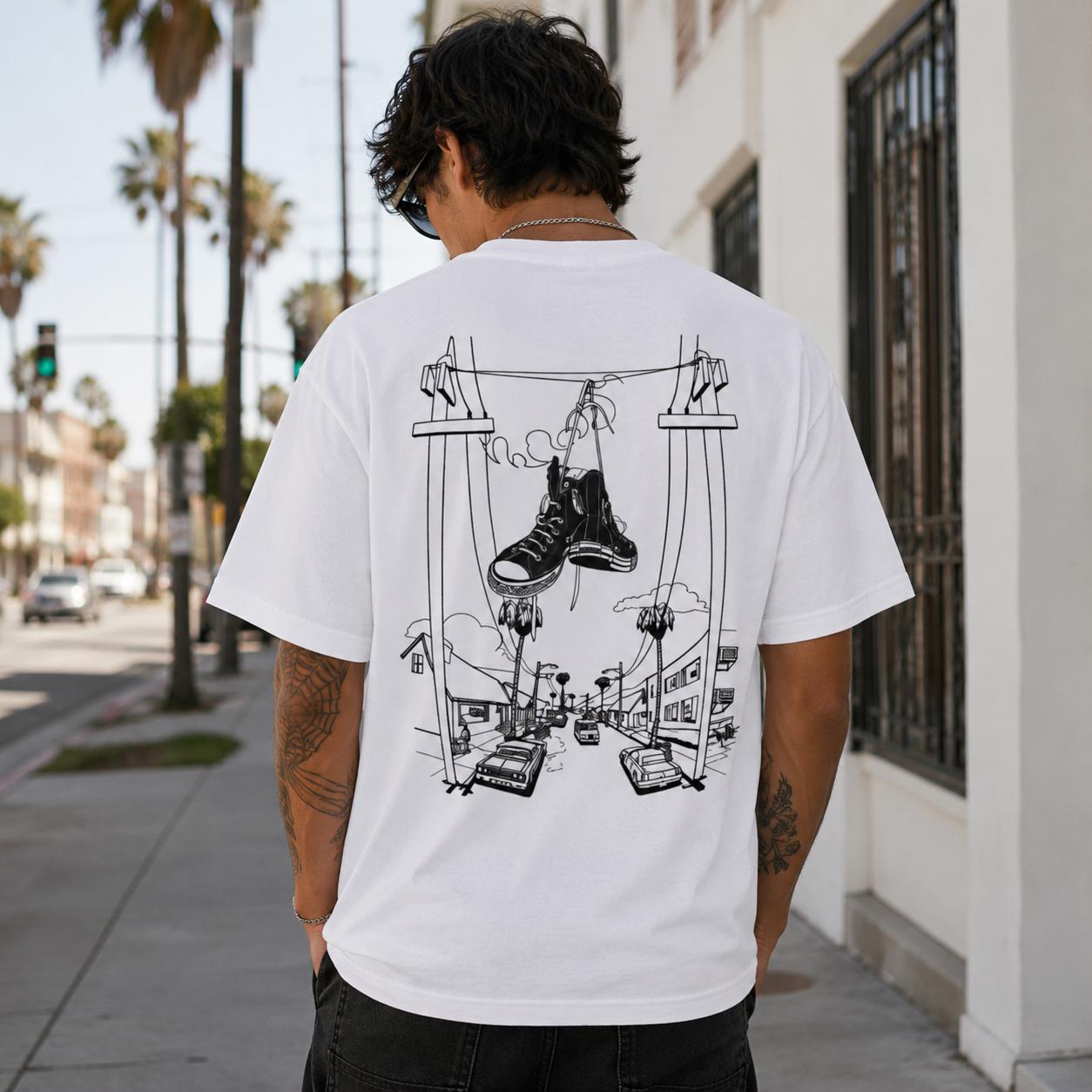 Street Fashion Online - スニーカーオンパワーラインズTシャツ アーバンスケッチ ストリートシーン Y2K レトロスタイル -