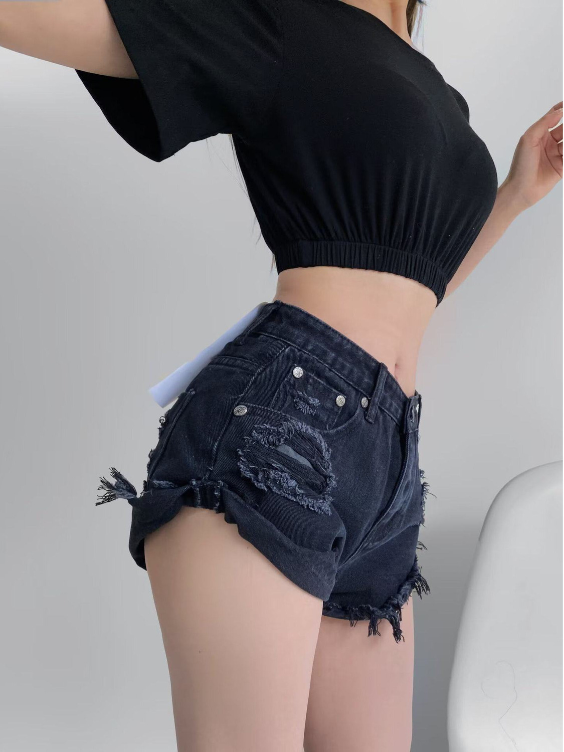 Distressed Jean Rip - レディース ローウエスト ダメージデニムショートパンツ Y2K フレイドヘム リップドジーンズショートパンツ