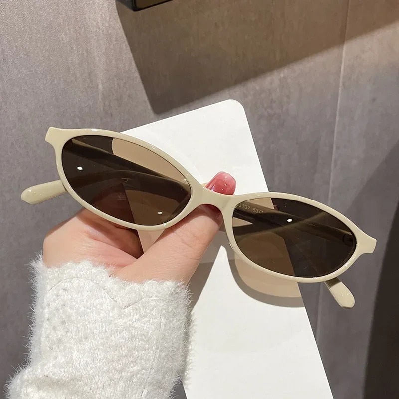 ニューレトロセクシーキャットアイサングラス男女兼用ヴィンテー - Street Fashion Glasses のレビューと価格