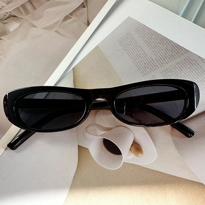 女性のレトロオーバルサングラスブラックスモールフレームファッ - Street Fashion Glasses のレビューと価格